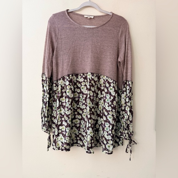 Easel Los Angeles Tops - Easel NWOT New Without Tags Floral Long Sleeve Tunic Top, size M, Mauve Purple